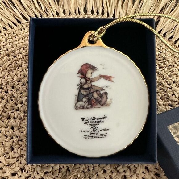 M.J‎ HUMMEL Porcelain Hanging Round Ornament Girl “Farewell” NEW in Box - Picture 2 of 6